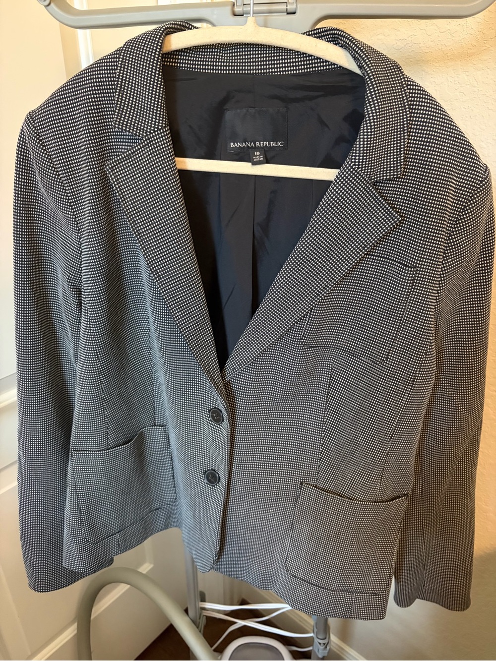 Banana Republic Black and White Houndstooth Blazer